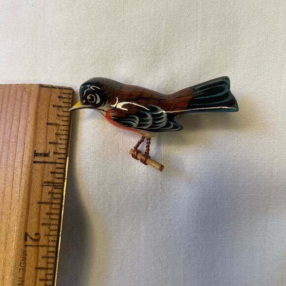 Vintage Hand Carved Genuine Auth. Takahashi Robin Bird Brooch Pin .Signed (K.T.) - Picture 10 of 10